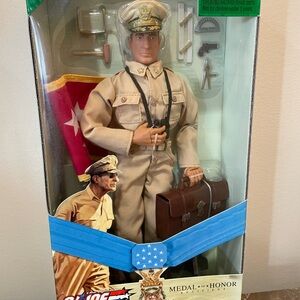 2003 Hasbro G.I. Joe Douglas MacArthur Doll NIB